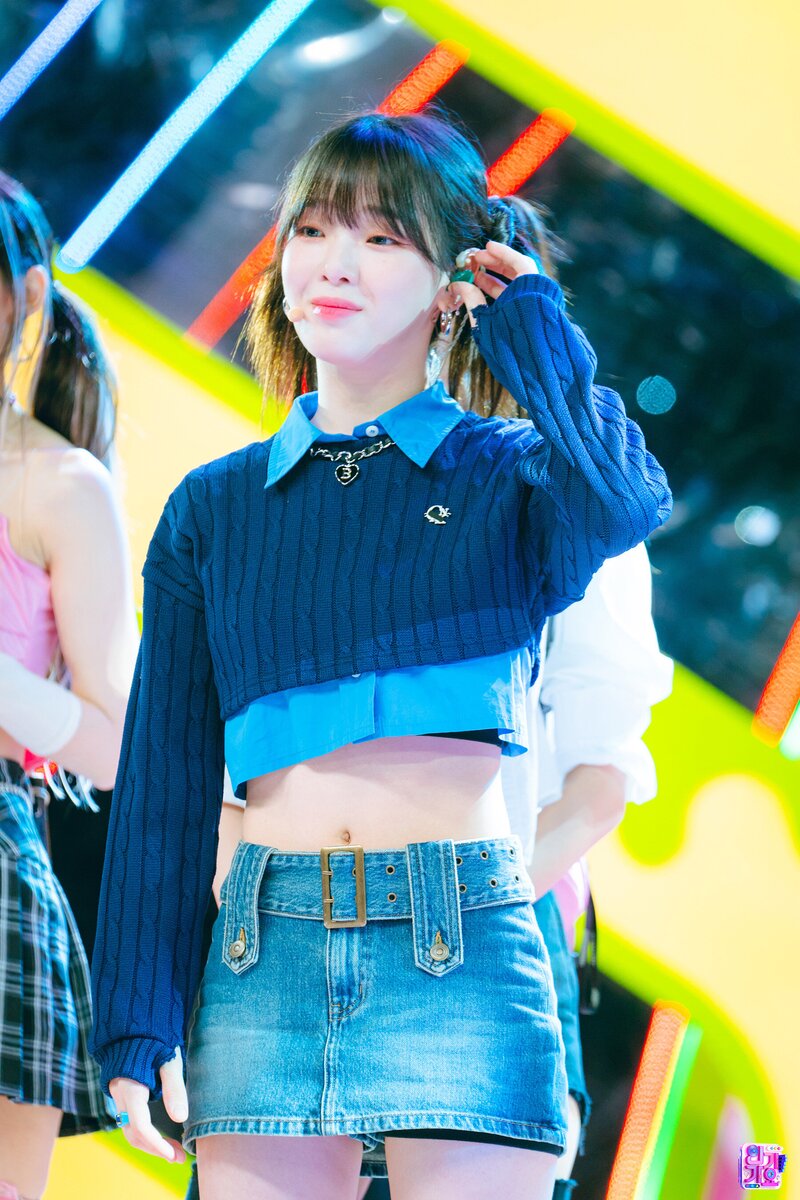 230730 OH MY GIRL YooA - 'Summer Comes' at Inkigayo documents 3