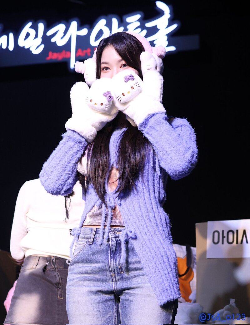 240203 STAYC Isa - Fansign Event documents 8
