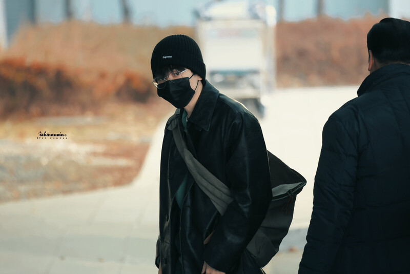 241229 SEVENTEEN Wonwoo at Gimpo International Airport documents 2