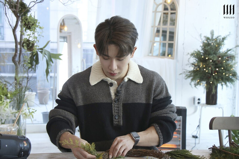 Wonho - Christmas Special Behind Photos documents 4