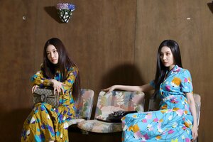 210510 MNH Naver Post - Sunmi & Chungha's Marie Claire Photoshoot Behind