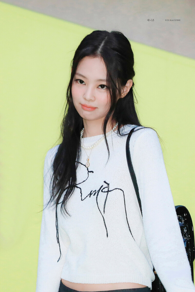 220927 BLACKPINK Jennie at Tamburins Perfume Exhibit documents 3