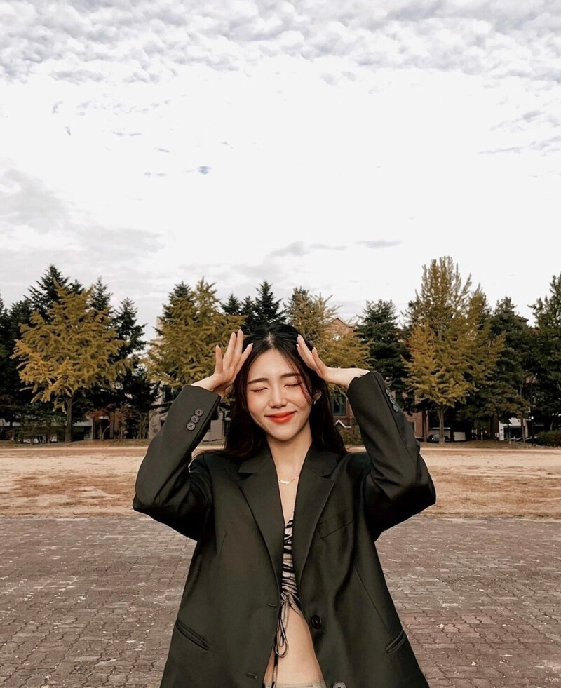 221019 - CRAXY Instagram Update with CHAEY documents 1