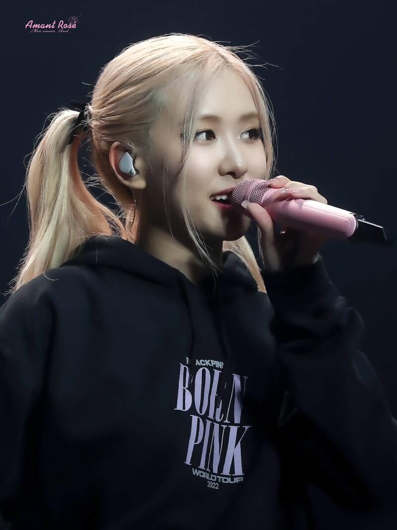 221130 BLACKPINK Rosé - 'BORN PINK' Concert in London Day 1 documents 4