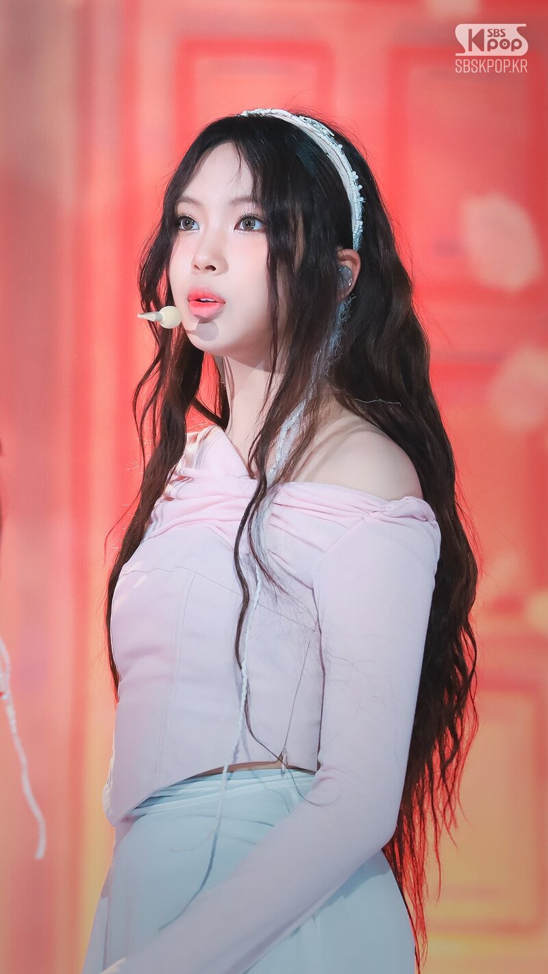 230723 NewJeans Hyein - 'Cool With You' at Inkigayo documents 5