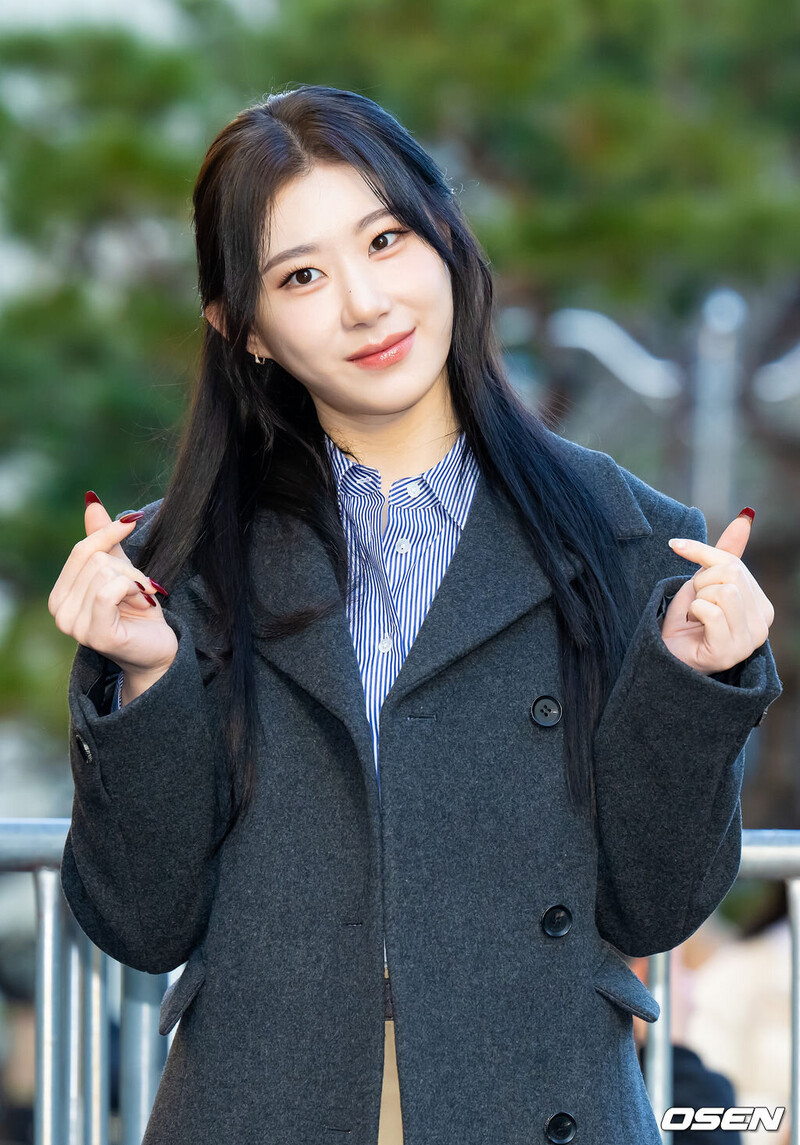 240119 ITZY Chaeryeong - Music Bank Commute documents 4