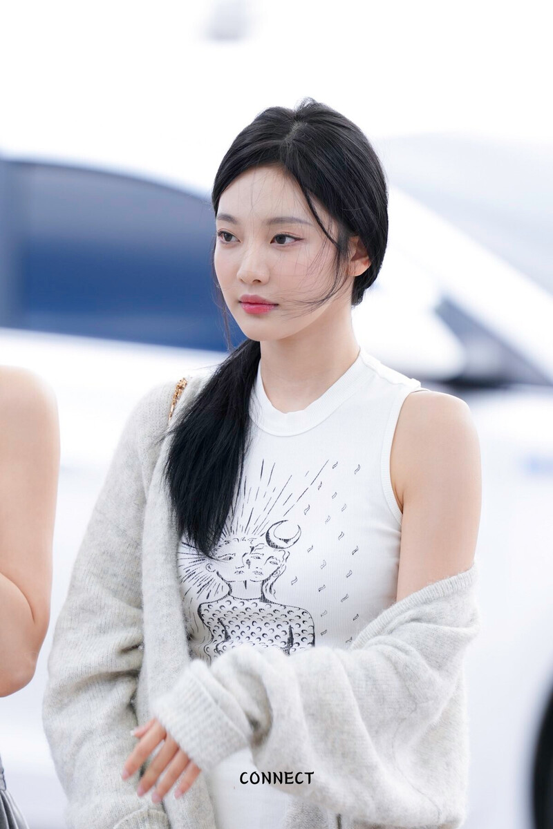 240914 - NINGNING at Incheon International Airport documents 3