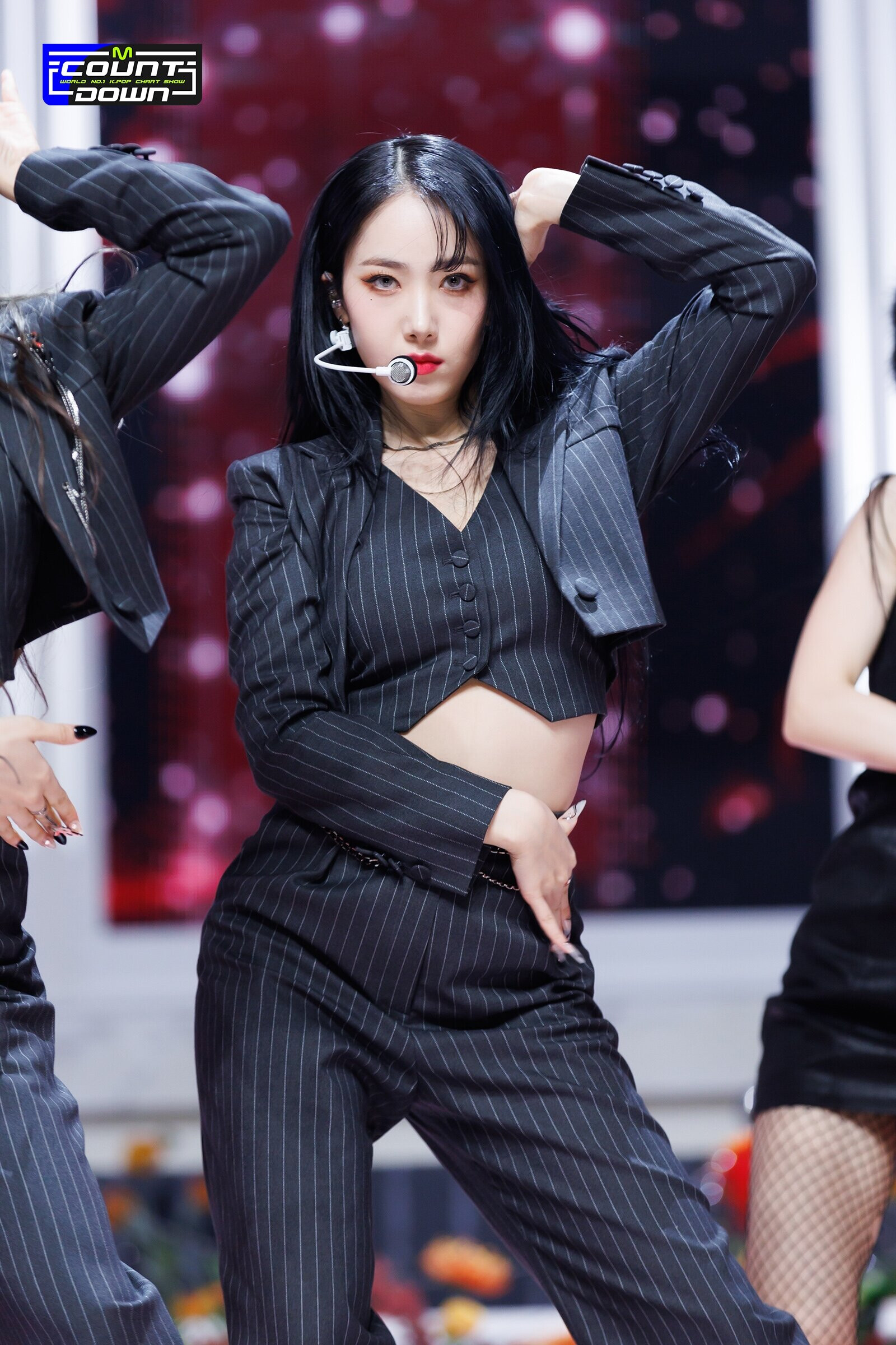 230202 VIVIZ Sinb 'PULL UP' at M Countdown | kpopping