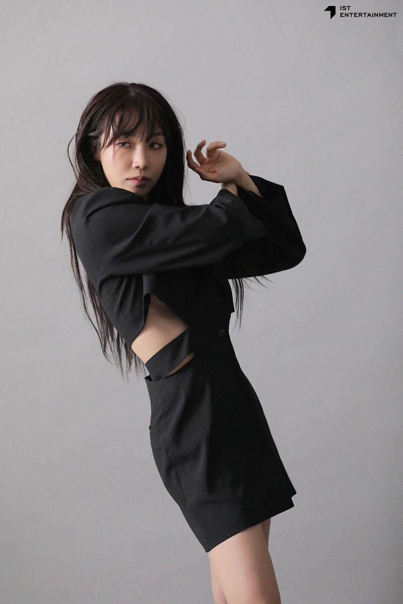 220608 IST Naver post - EUNJI for June issue of 'Harper's BAZAAR' shoot Behind documents 2