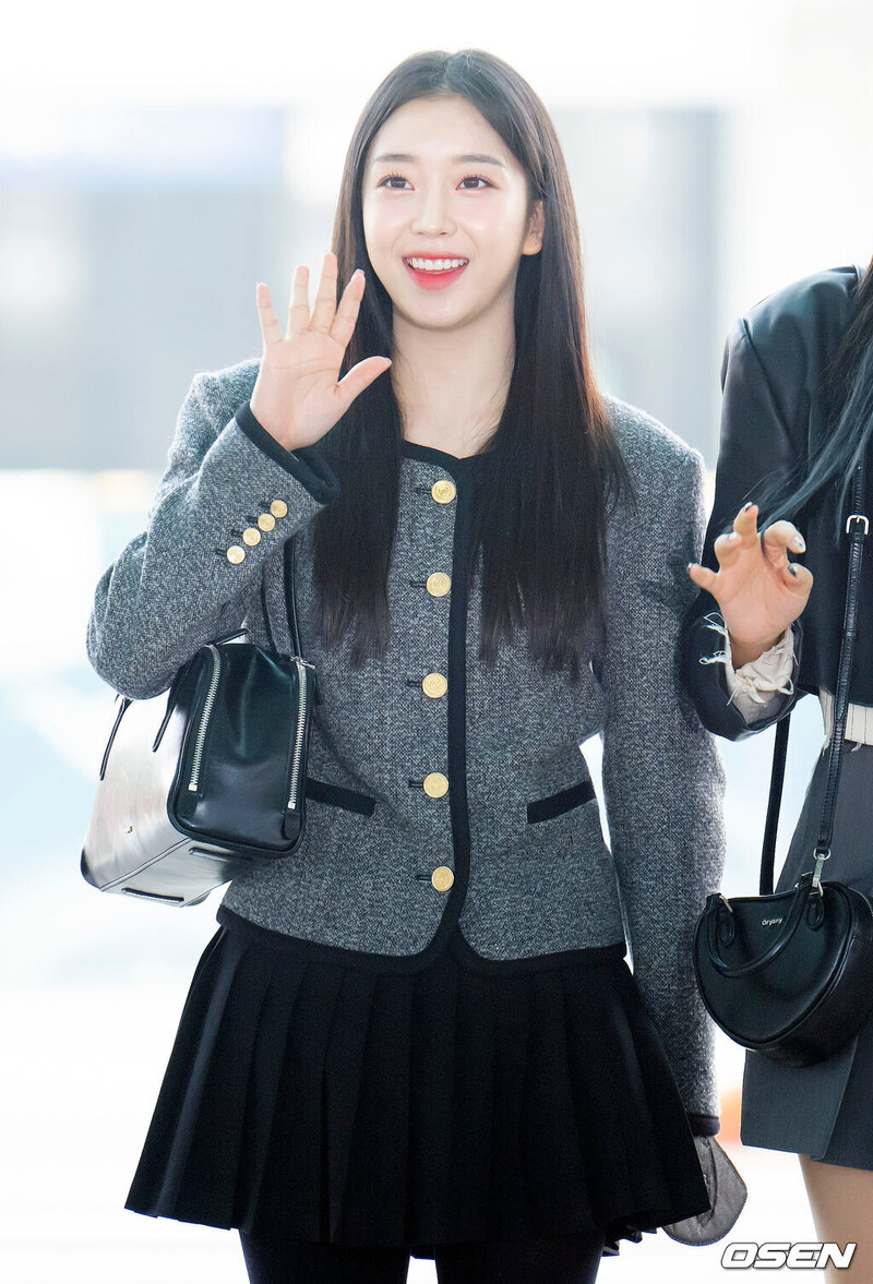 221110 STAYC Sumin at Incheon International Airport departing for Music ...