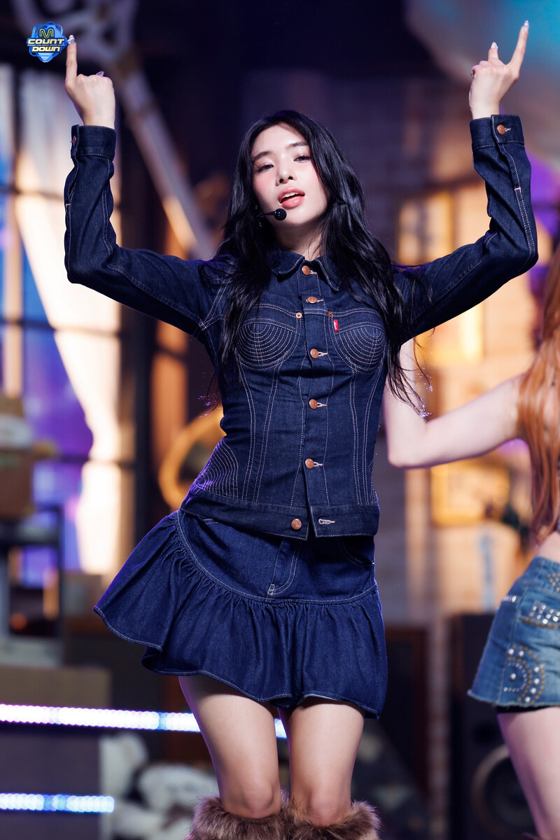 240912 KATSEYE Sophia - 'Debut' + 'Touch' at M COUNTDOWN documents 2