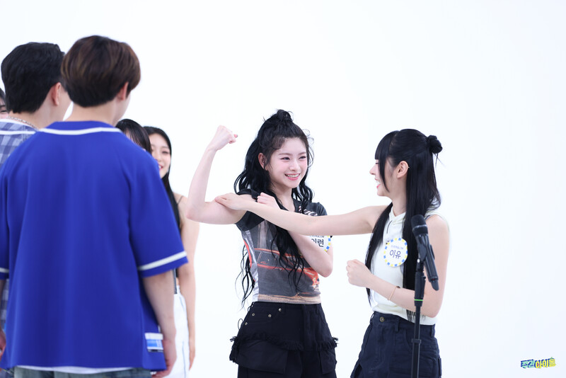 240709 MBC Naver Post EVERGLOW - Weekly Idol On-site Photos documents 4