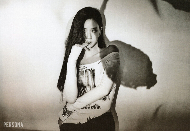 JISOO SOLO ALBUM 'ME' PHOTOBOOK SCANS documents 13