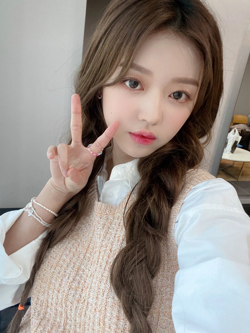 210411 OH MY GIRL Twitter Update - Yooa documents 1