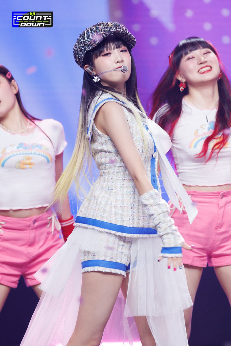 220811 Yena - 'SMARTPHONE' at M COUNTDOWN documents 17