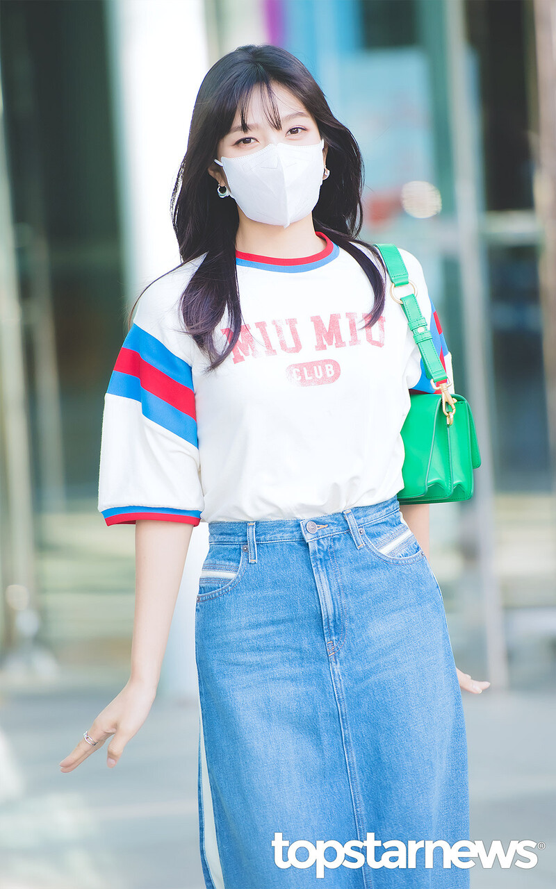 220831 Red Velvet Joy - 'Animal Farm' Commute documents 24