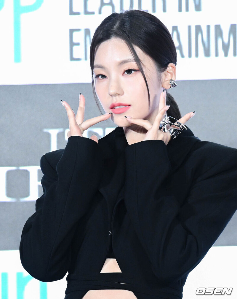 221125 ITZY Yeji 6th Mini Album 'CHESHIRE' Media Showcase documents 8