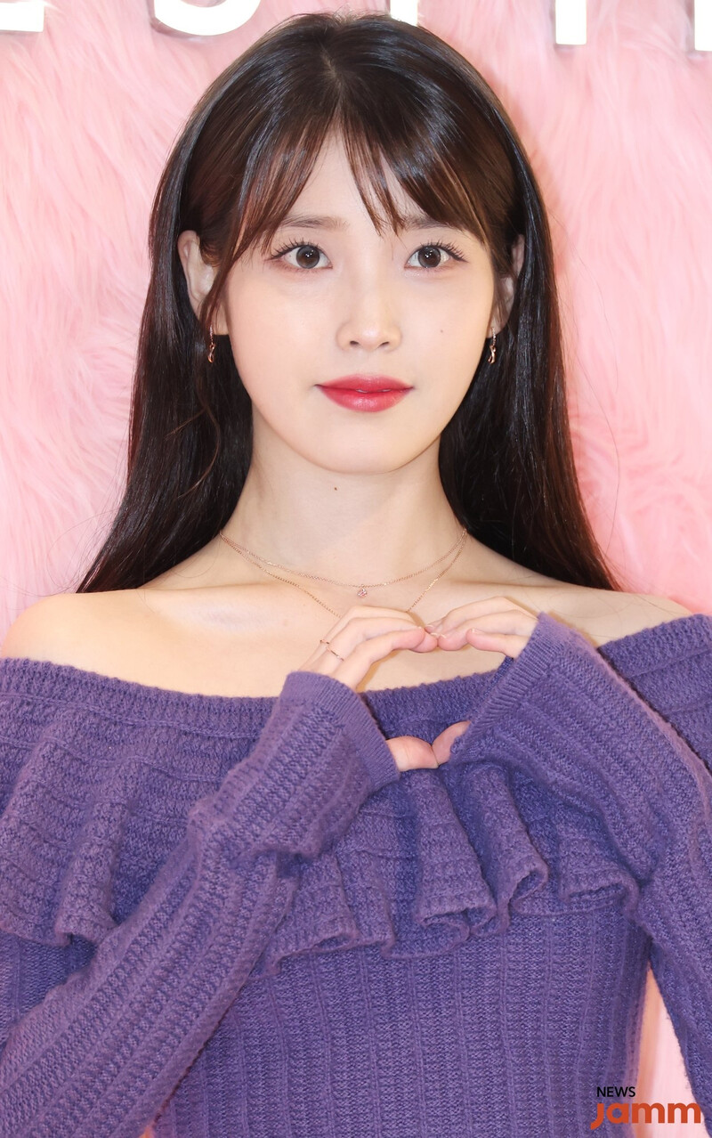 231119 IU at J.Estina Fansign Event documents 3