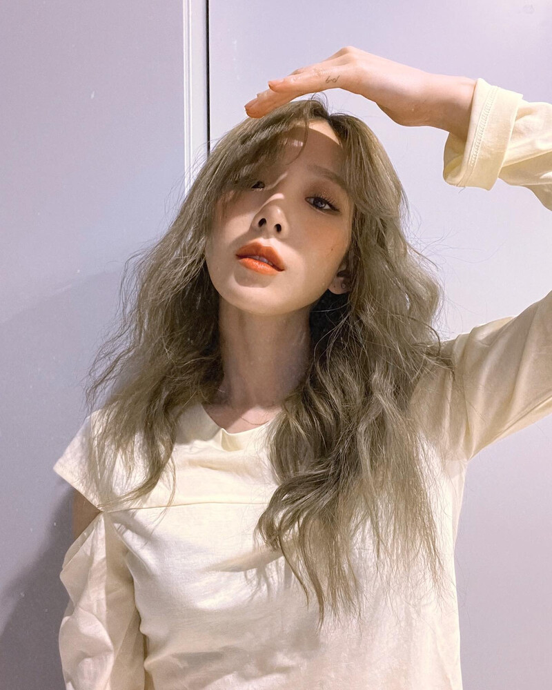 220417 Taeyeon Instagram Update documents 4