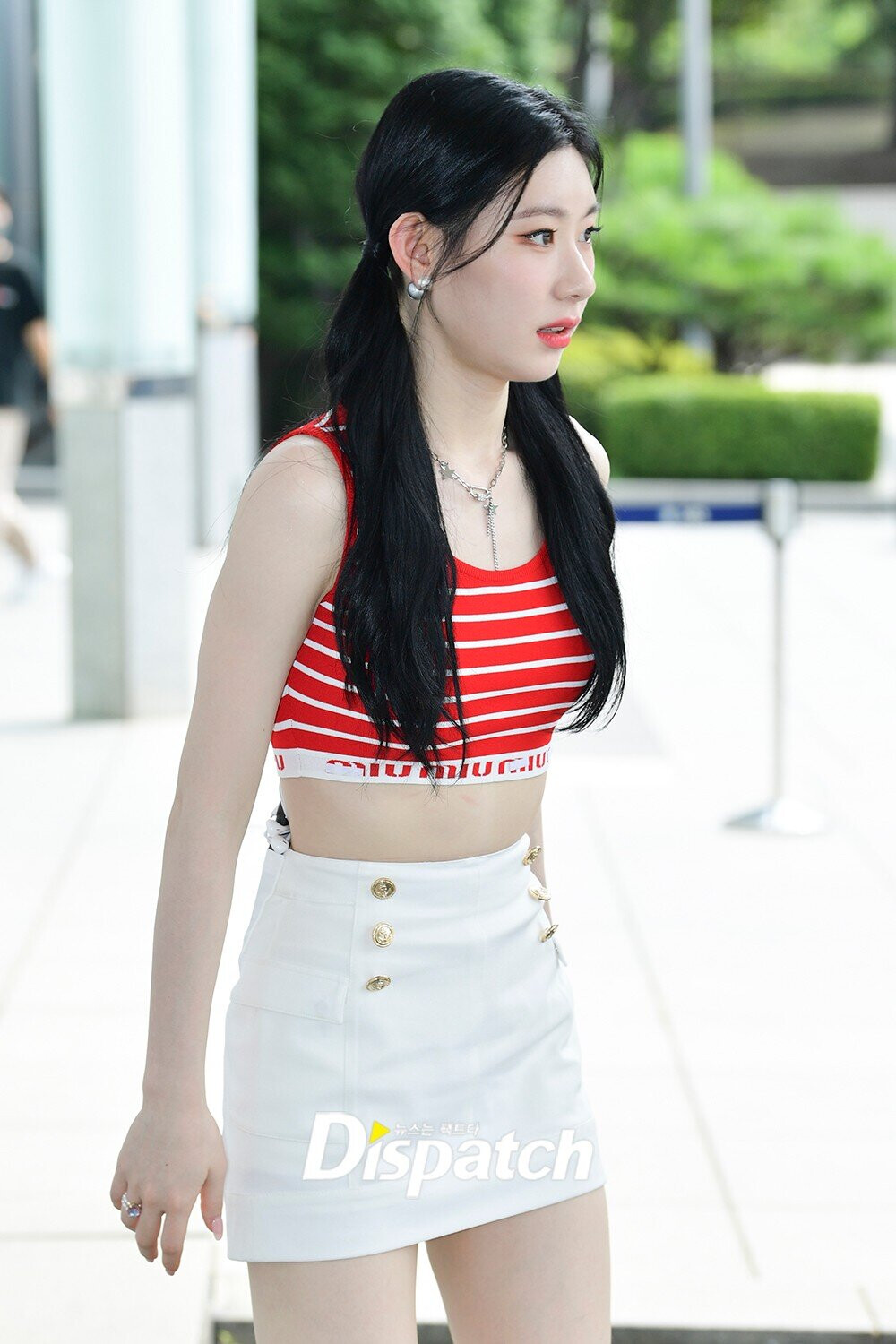 220728 ITZY Chaeryeong - 'Cultwo Show' Commute | kpopping