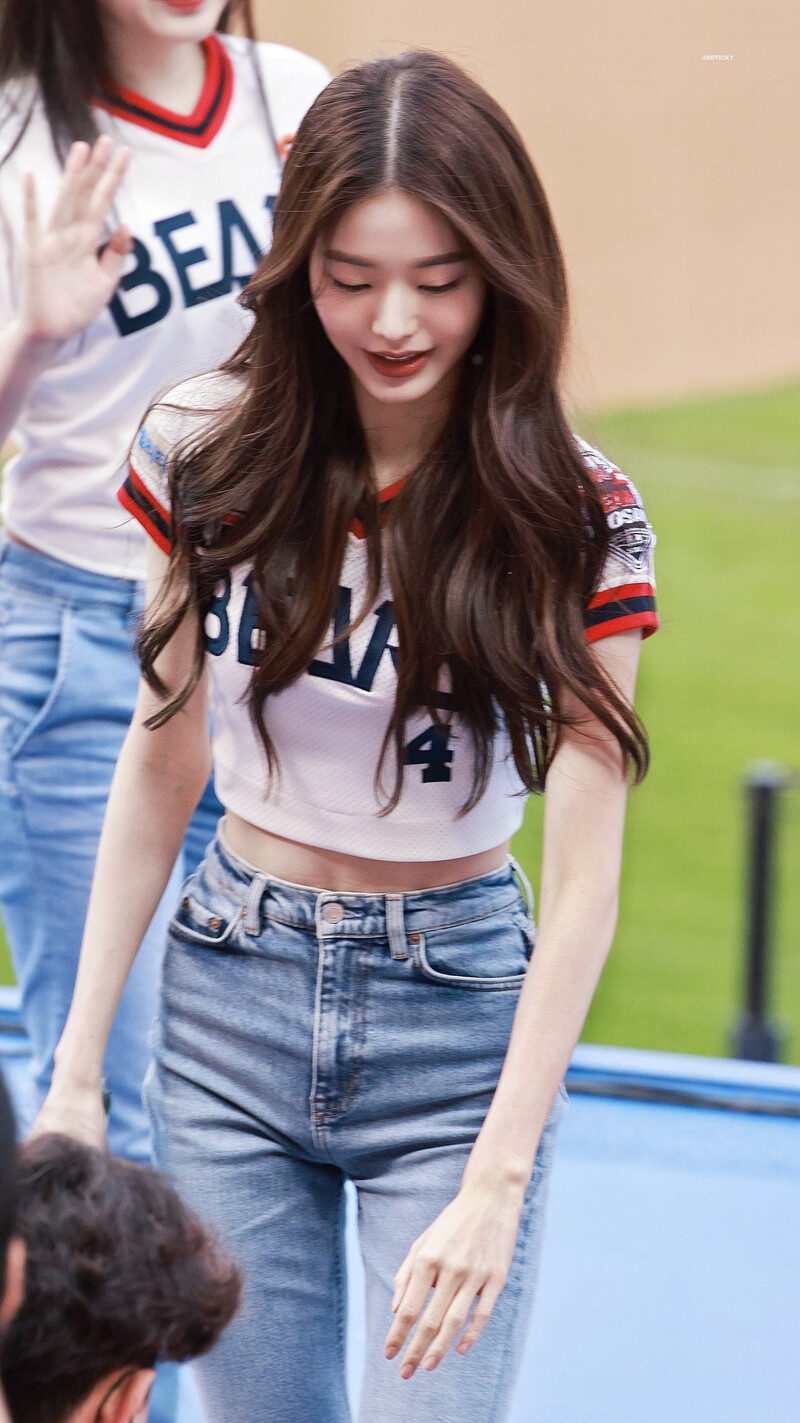 220619 IVE Wonyoung - Doosan Bears First Pitch