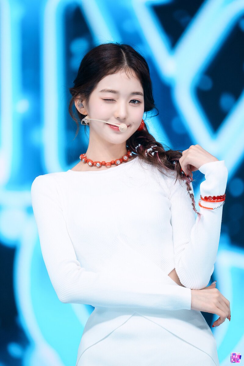 220904 IVE Wonyoung - 'After LIKE' at Inkigayo documents 1