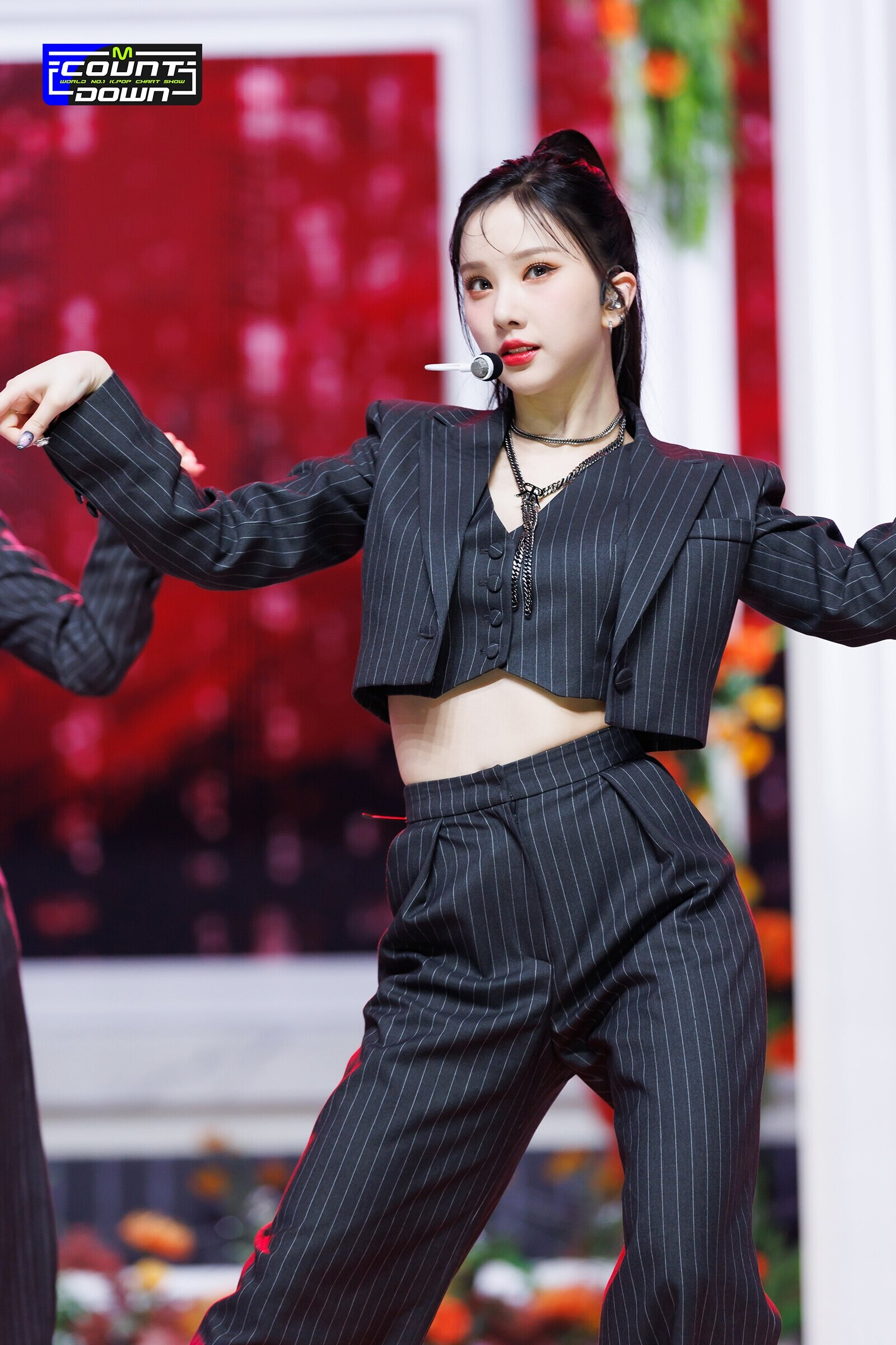 230202 VIVIZ Eunha 'PULL UP' at M Countdown | kpopping