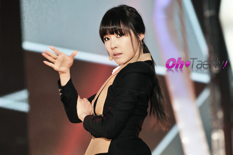 111106 Girls' Generation Tiffany at Love Sharing Concert documents 7