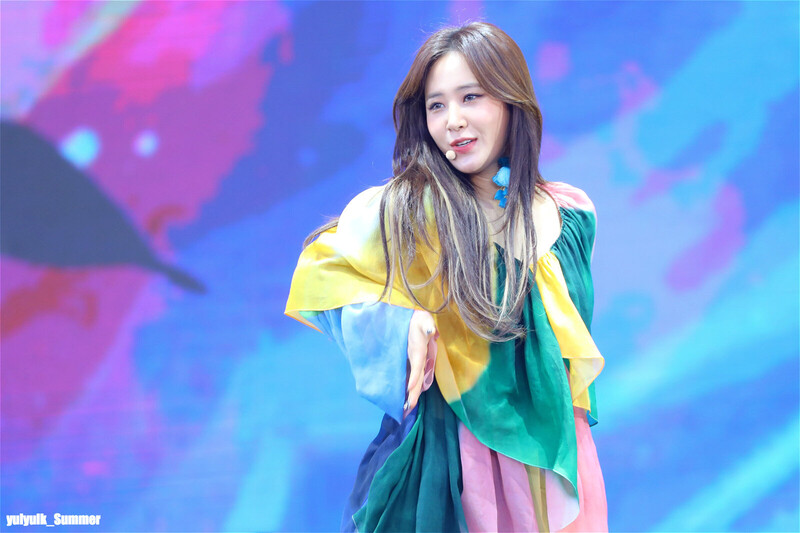 190118 Yuri at SMTown in Chile documents 4