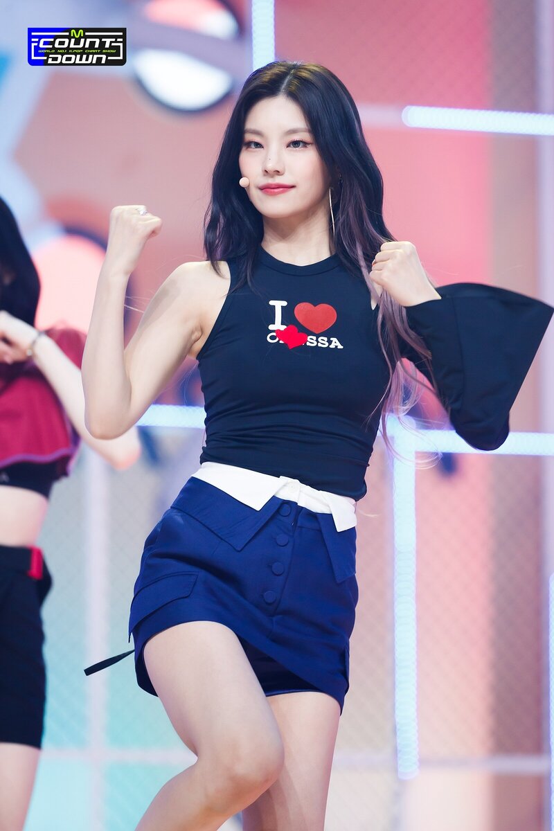 220721 ITZY Yeji - 'SNEAKERS' at M Countdown documents 14