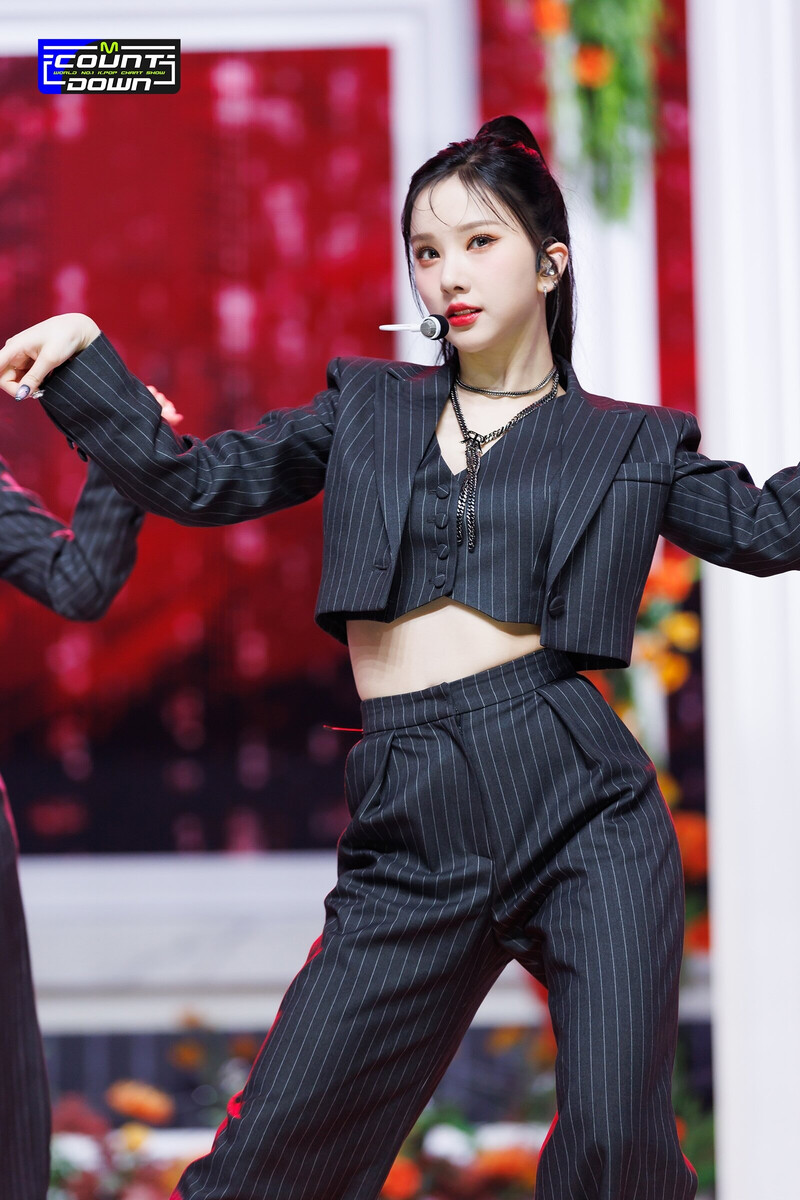 230202 VIVIZ Eunha 'PULL UP' at M Countdown documents 10