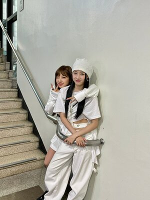 221201 FIFTY FIFTY Twitter update - Saena & Sio