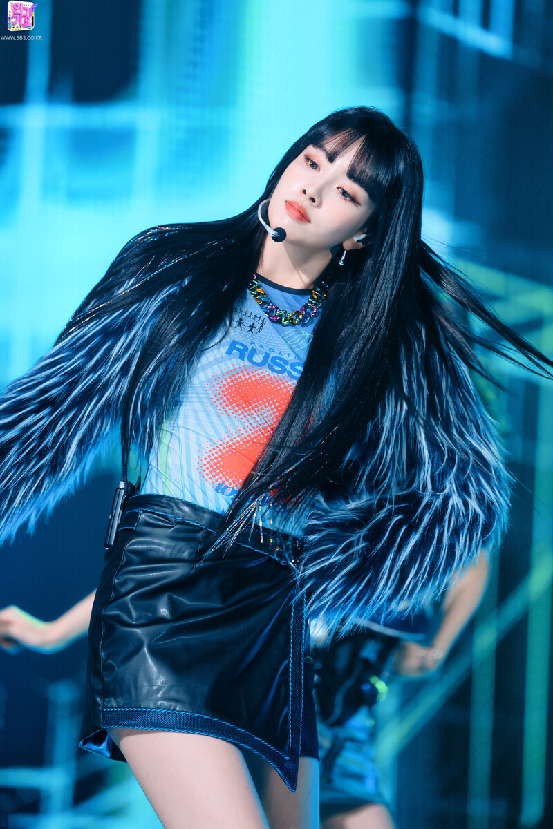 220306 STAYC Yoon - 'RUN2U' at Inkigayo documents 7