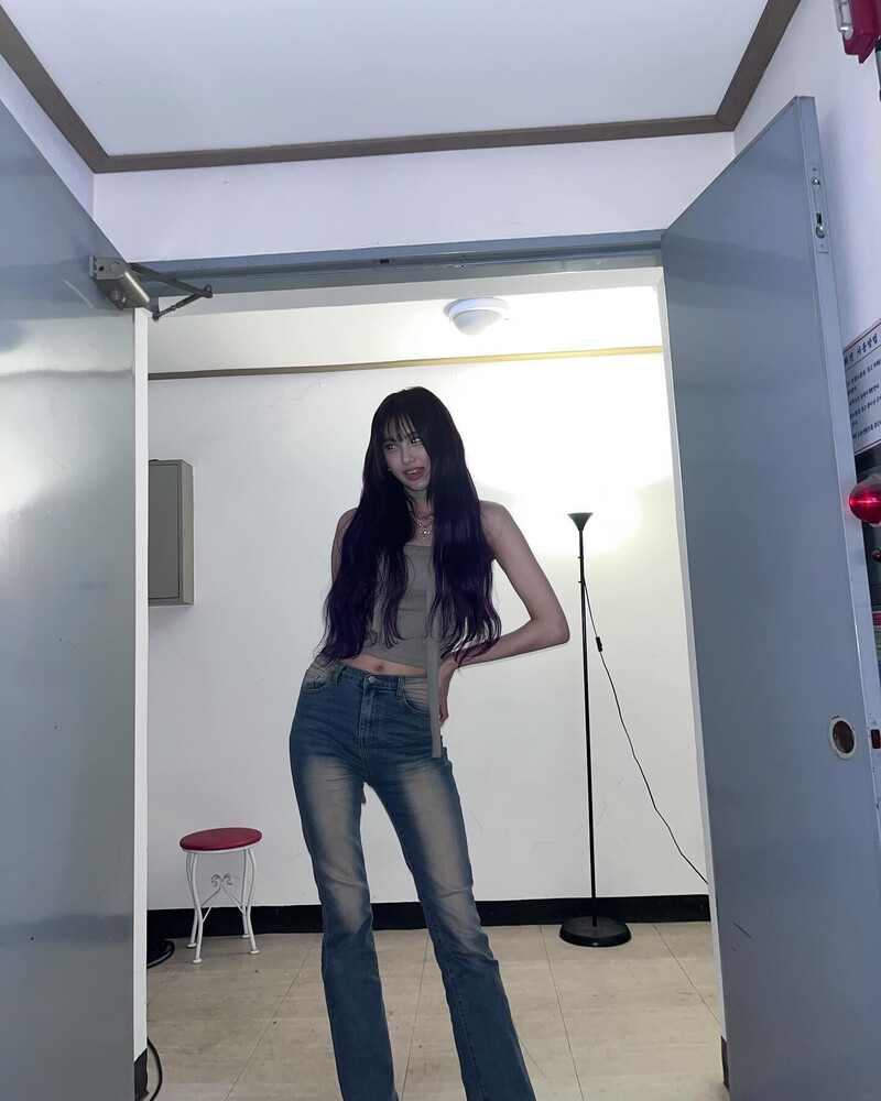 240804 EVERGLOW Aisha Instagram Update documents 8