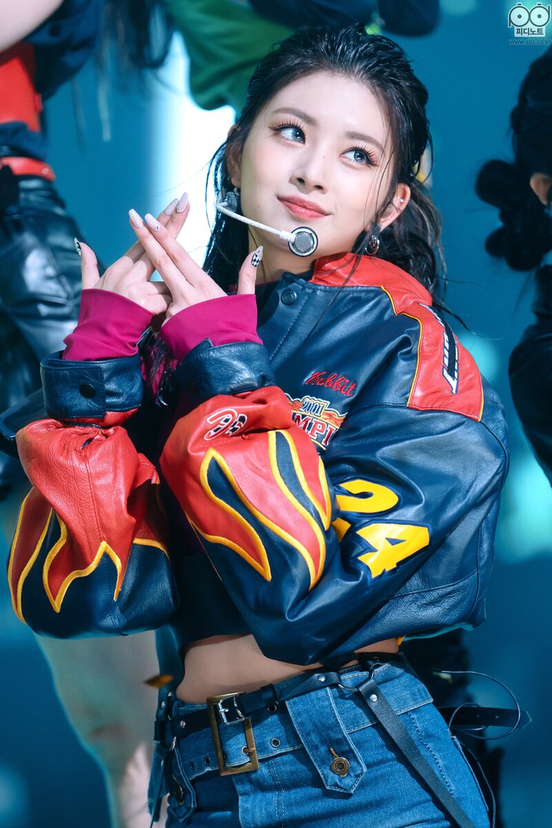 211205 EVERGLOW - 'Pirate' at Inkigayo documents 2