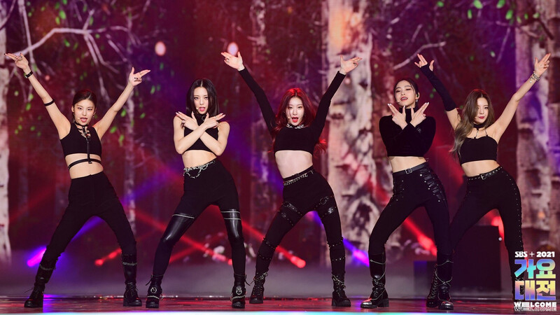 211225 ITZY at SBS Gayo Daejeon documents 13