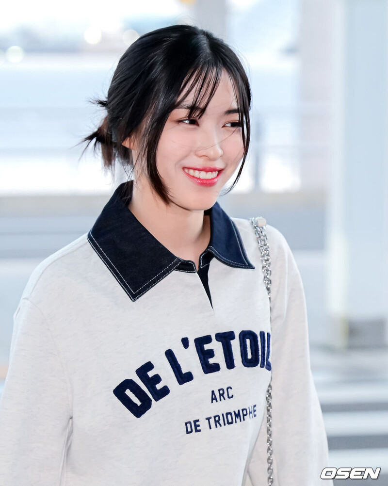 230819 ITZY Ryujin at Incheon International Airport documents 1