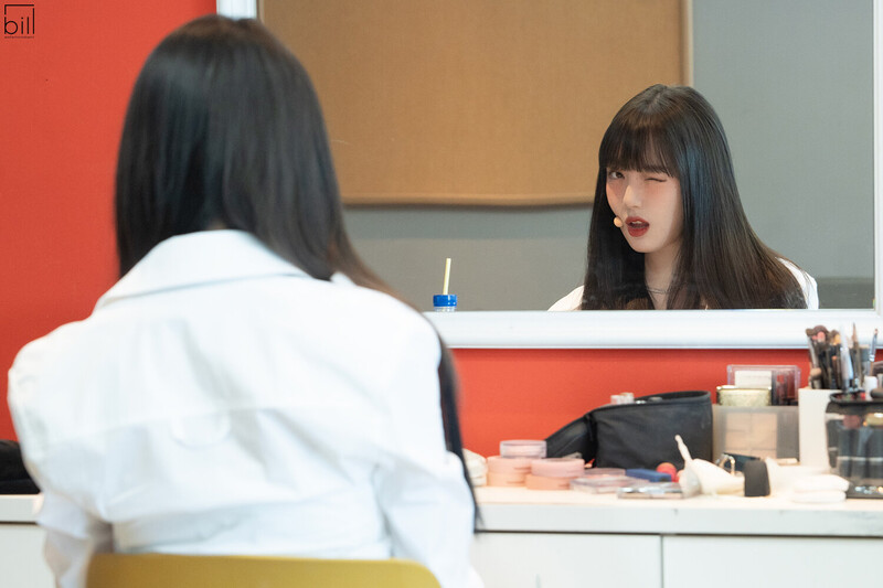 230920 Bill Entertainment Naver Post - YERIN 'Bambambam' Music show promotions behind documents 13