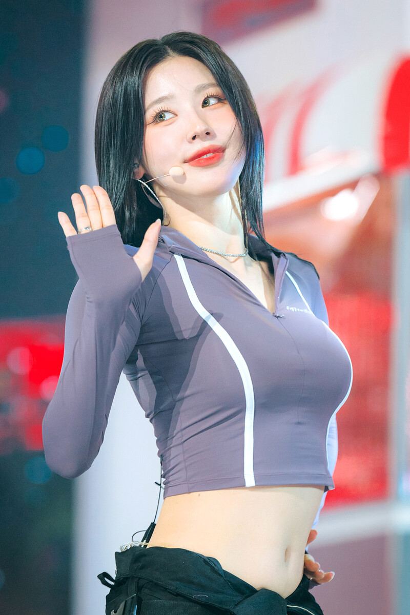 240714 (G)I-DLE Miyeon - ‘Klaxon’ at Inkigayo documents 5