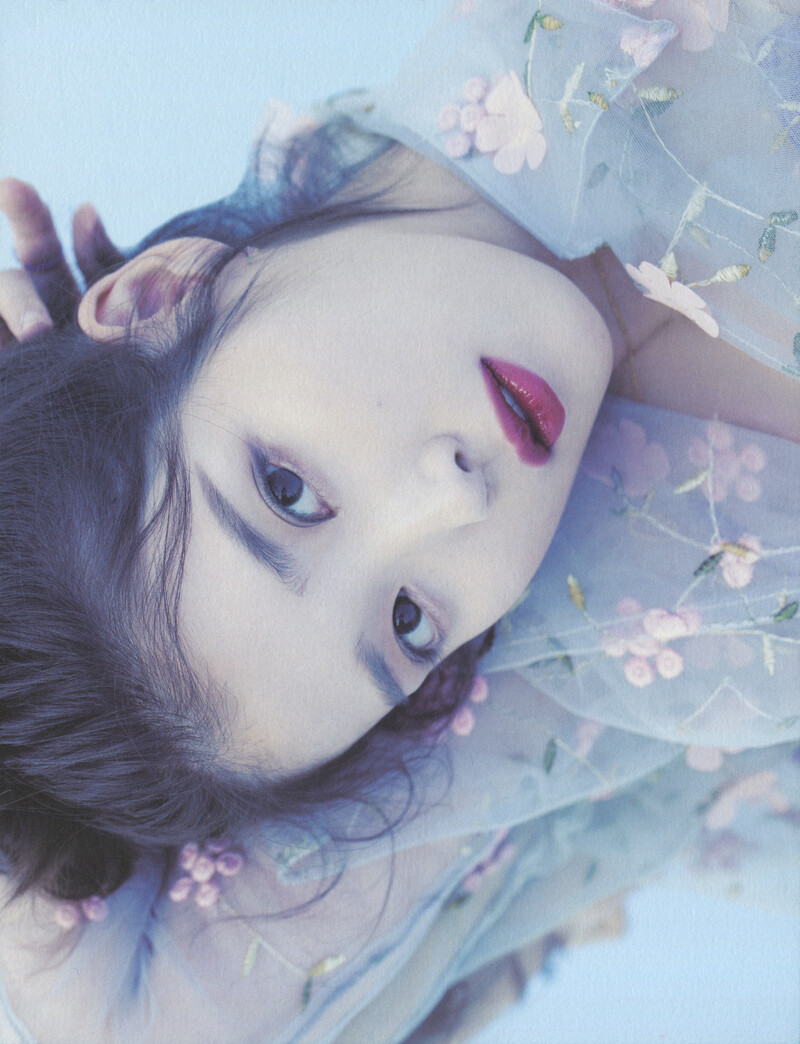 IU 2022 Season's Greetings (Scans) documents 5