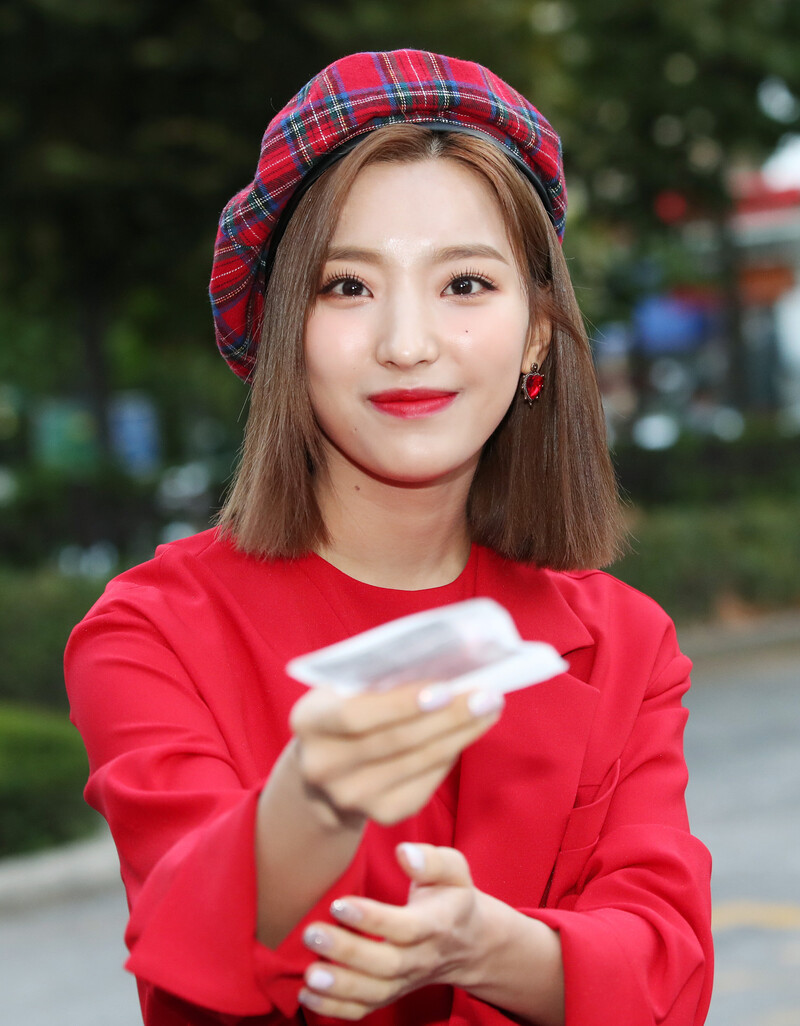 181012 fromis_9 Saerom - Music Bank Rehearsal documents 1