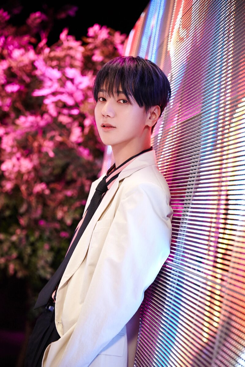 210504 SMTOWN Naver Update - Yesung's "Beautiful Night" M/V Behind documents 2