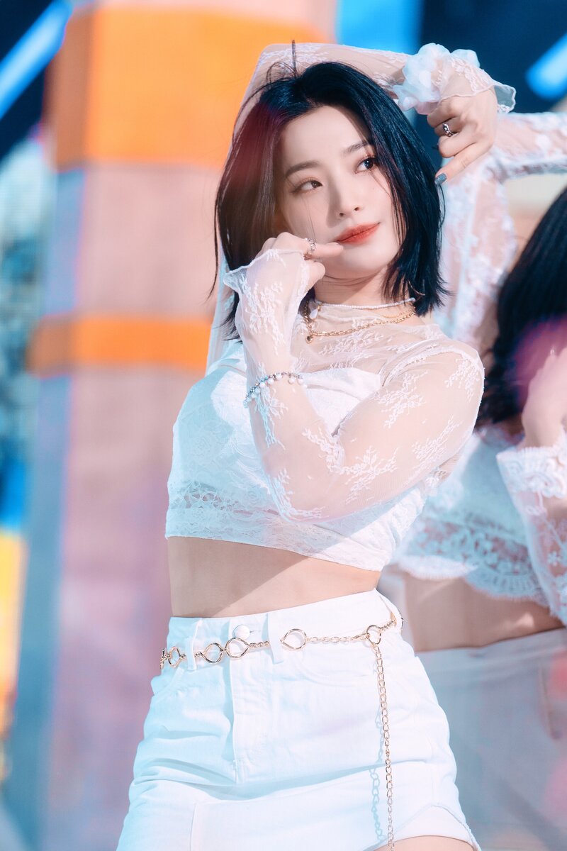 220123 fromis_9 Saerom - 'DM' at Inkigayo documents 21