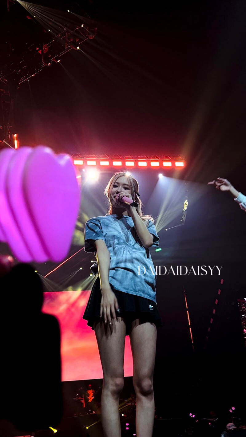 221029 BLACKPINK Rosé - 'BORN PINK' Concert in Houston Day 1 documents 1