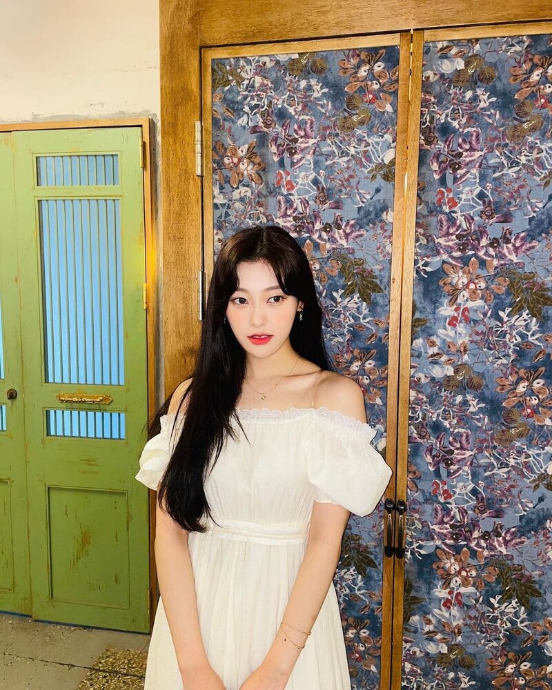 230119 LOONA Choerry Instagram Update documents 4