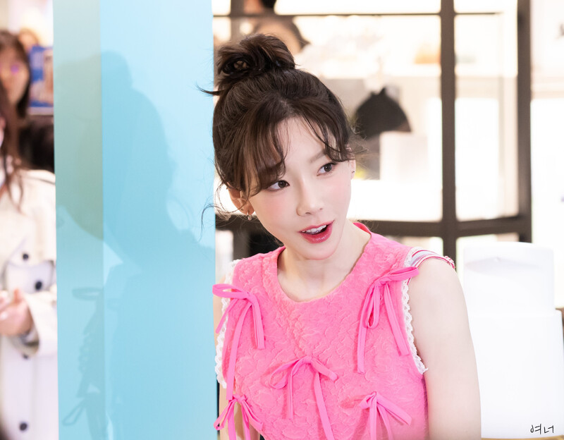 230330 Taeyeon - Benefit Pop-up Store Event documents 13