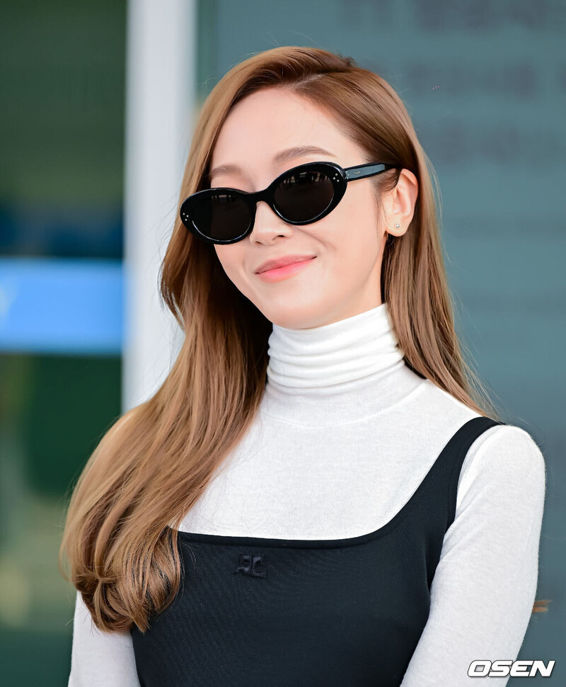 231001 Jessica at Incheon International Airport documents 5