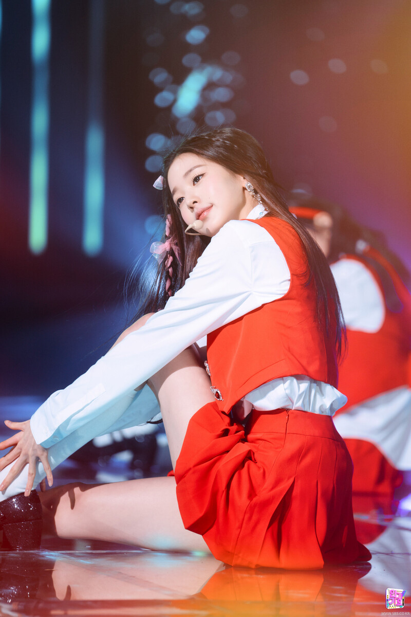 220501 IVE Wonyoung - 'LOVE DIVE' at Inkigayo documents 8