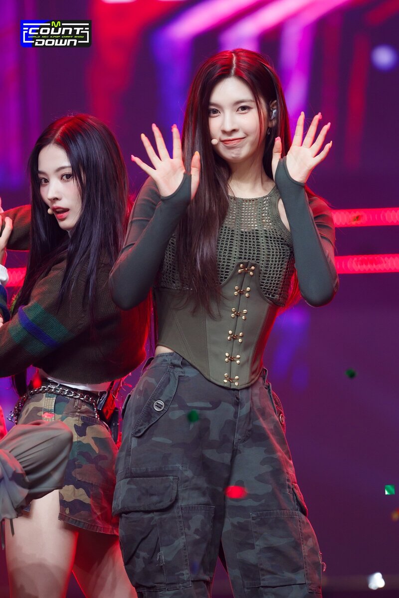 220929 NMIXX Bae - 'DICE' at M COUNTDOWN documents 11