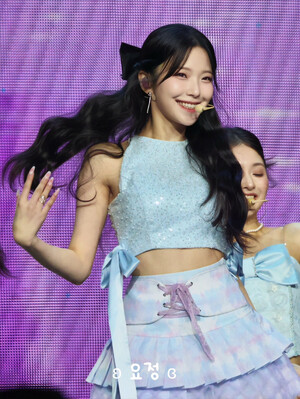 240616 fromis_9 Jiheon - 2024 Weverse Con Festival